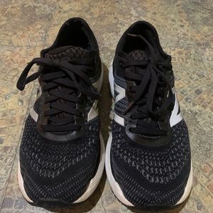 New Balance 860 Women’s size 8 Running shoe.